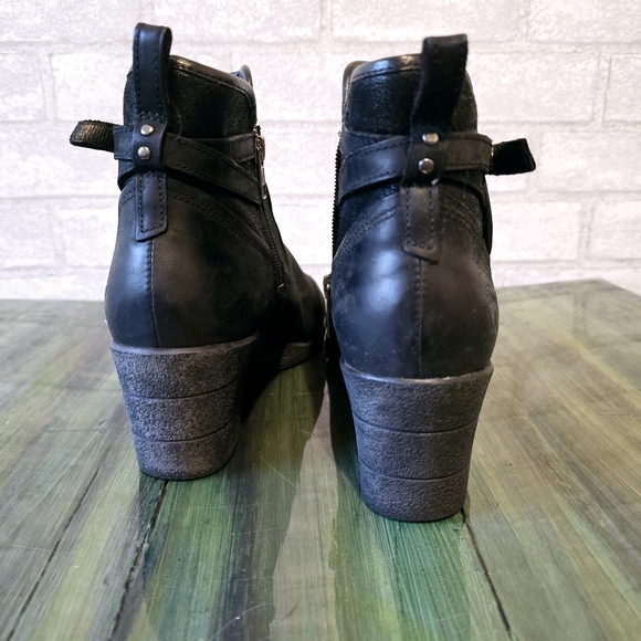 UGG Emalie Waterproof Boots - Picture 6 of 9